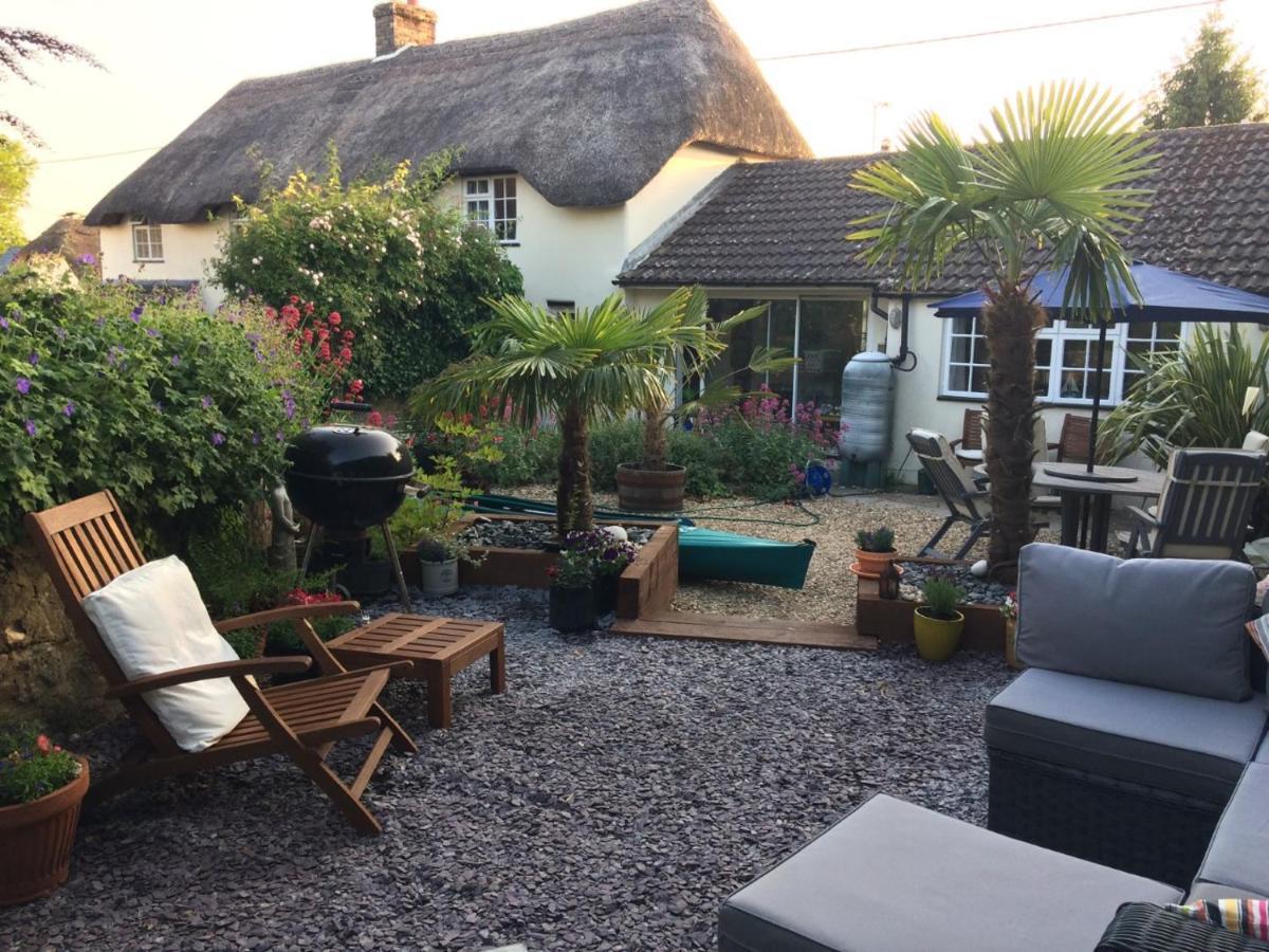 Guest Suite At 31 Little England Milborne Saint Andrew Bagian luar foto