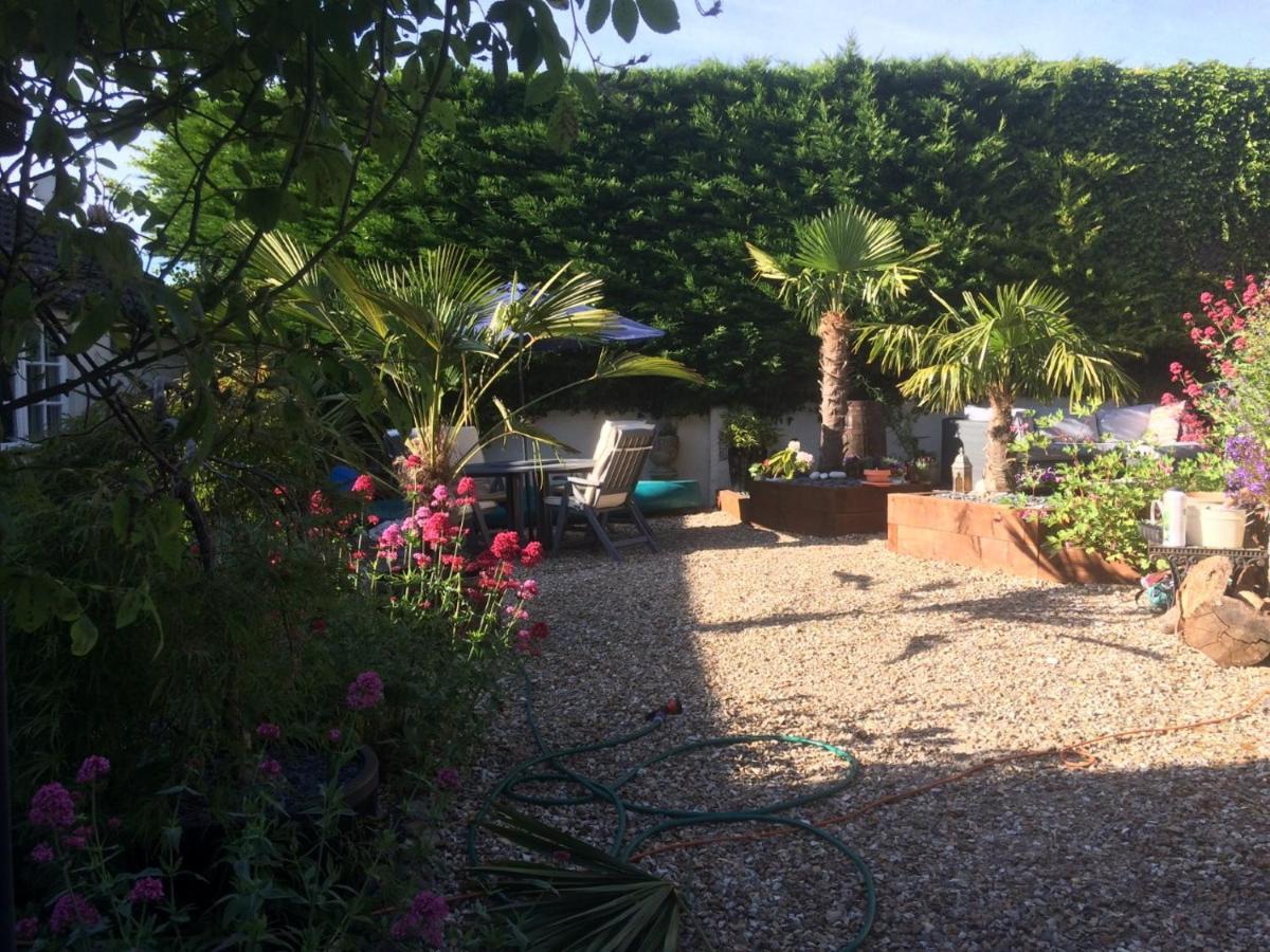 Guest Suite At 31 Little England Milborne Saint Andrew Bagian luar foto