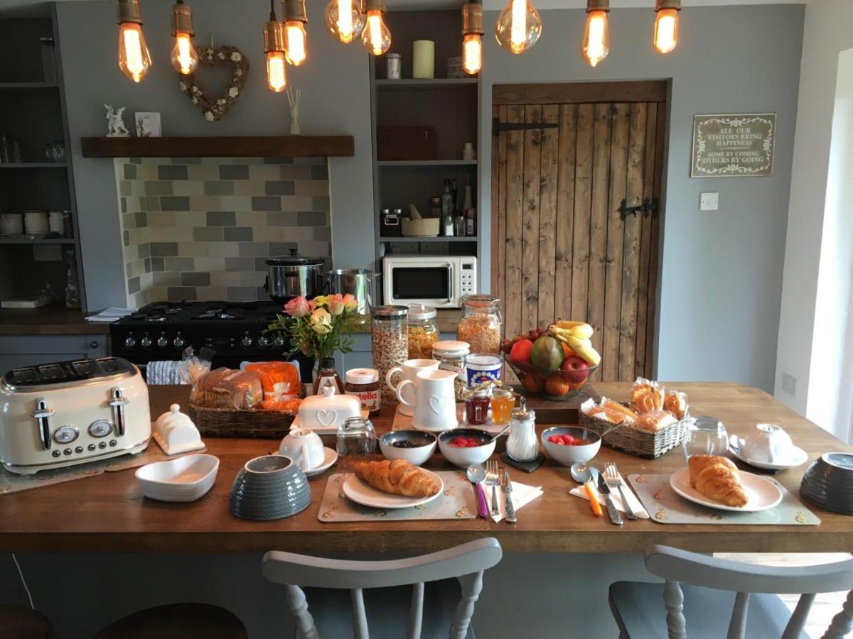 Guest Suite At 31 Little England Milborne Saint Andrew Bagian luar foto