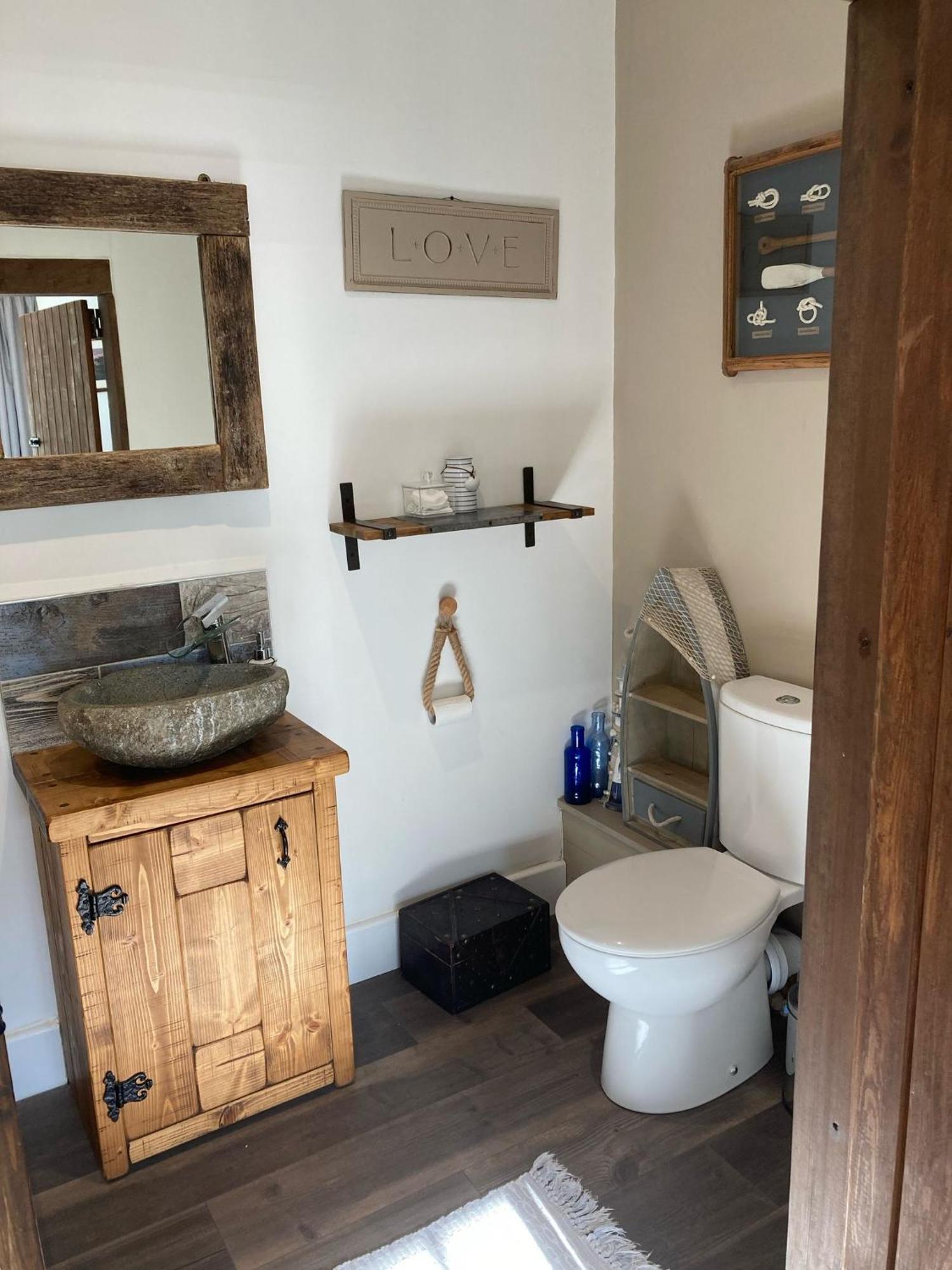 Guest Suite At 31 Little England Milborne Saint Andrew Bagian luar foto