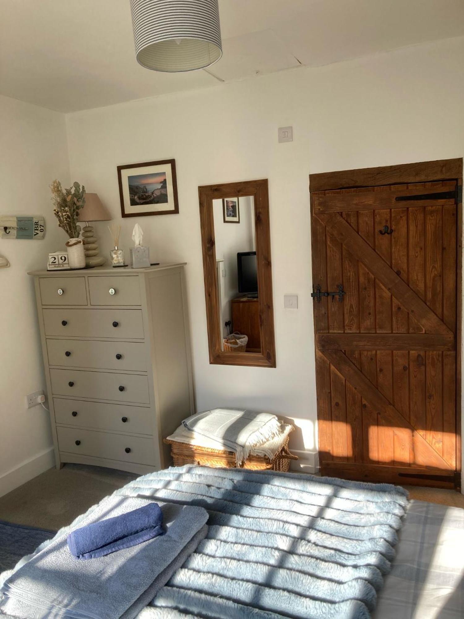 Guest Suite At 31 Little England Milborne Saint Andrew Bagian luar foto