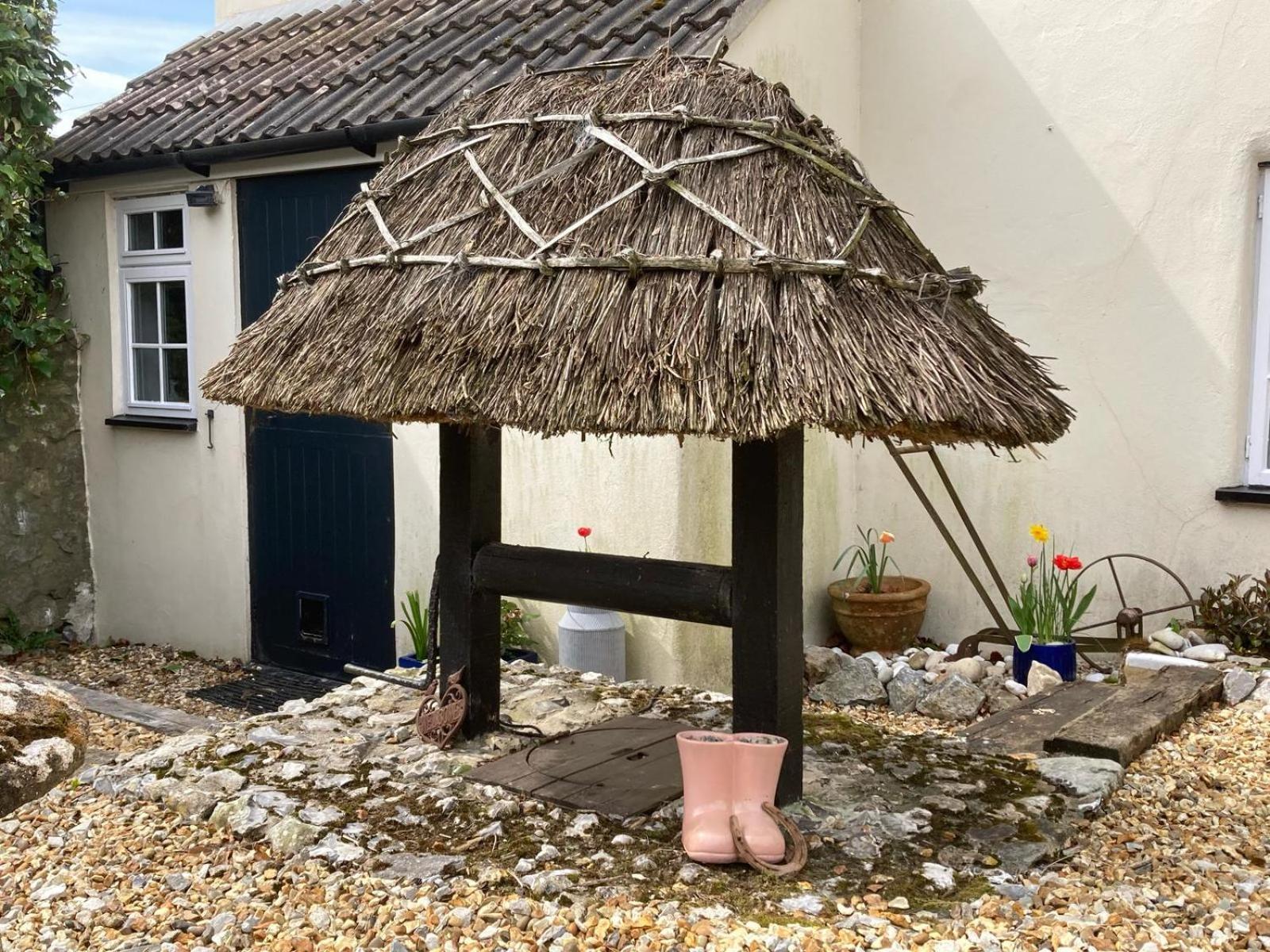 Guest Suite At 31 Little England Milborne Saint Andrew Bagian luar foto